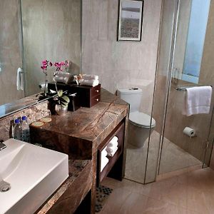 Premier Room includes one piece of wet wash laundry per